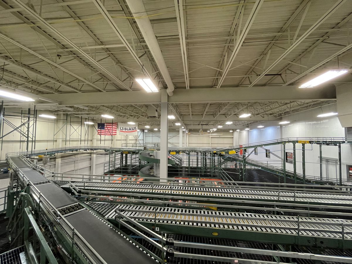 Conveyor systems and sortation in a distribution center